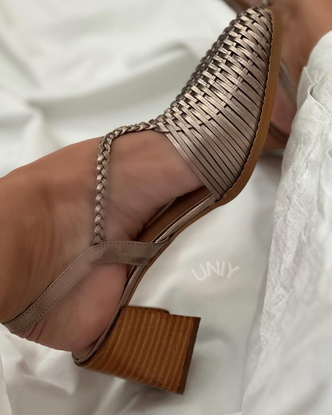 Summer | Pointed-Toe Block Heel Pump